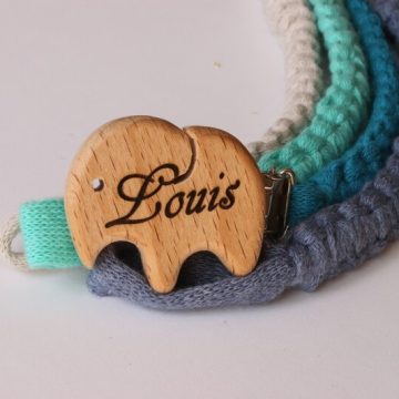 Attache tétine personnalisée à graver bois éléphant