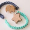 Attaches tétines tressés bleus garçon
