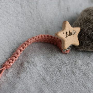 accroche tetine étoile pour bébé fille avec prénom