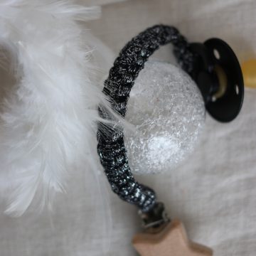 Attache tétine personnalisée noir et argent