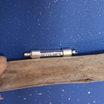 bracelet à personnaliser soi même avec une perle en verre permettant d'y inclure des éléments
