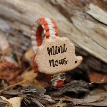 personnalisation d attache tetine or et terracotta