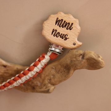 clip herisson et nouvelles calligraphie pour personnaliser les attaches tetines