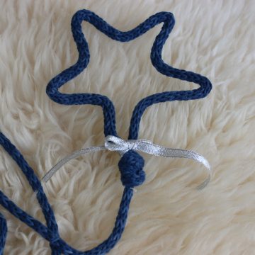 etoile en tricotin a choisir pour agremnter les prenoms fait main