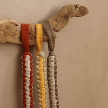 declinaison des tresses pour les accroches en version terracotta jaune et marron