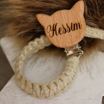 attache sucette avec cli en bois chat personnalisable