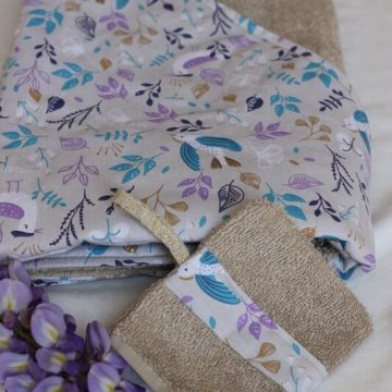 duo cape de bain et petit gant pour enfant et bébé motif oiseau printanier