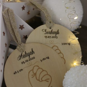 support pour attacher bracelet de naissance bebe poid taille date de naissance et prenom