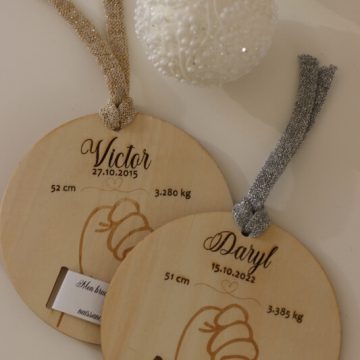support en bois grave pour souvenir maternite