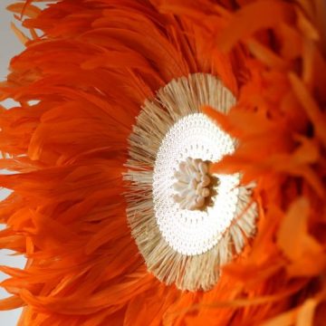 deco ethnique en plumes naturelles et coquillages cauris